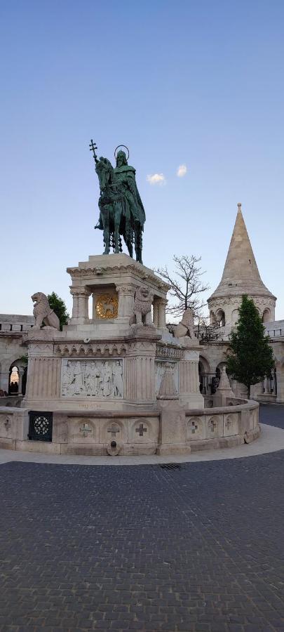 Marble -near Buda Castle Budapeste